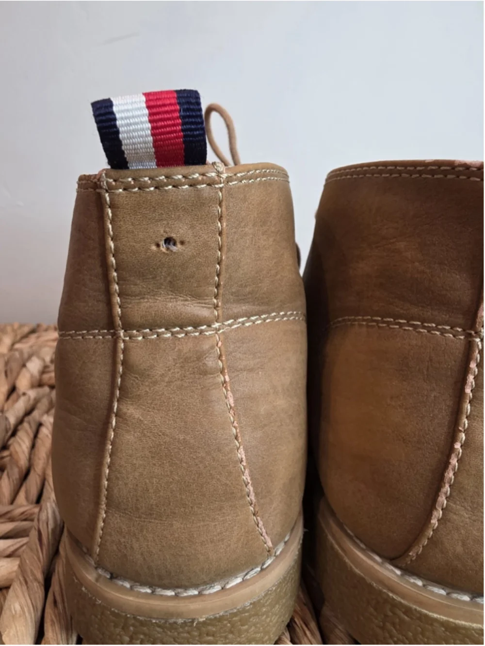 Tommy Hilfiger Benay Chukka Boots Tan Faux Leather Lace Up Size 9M - Read